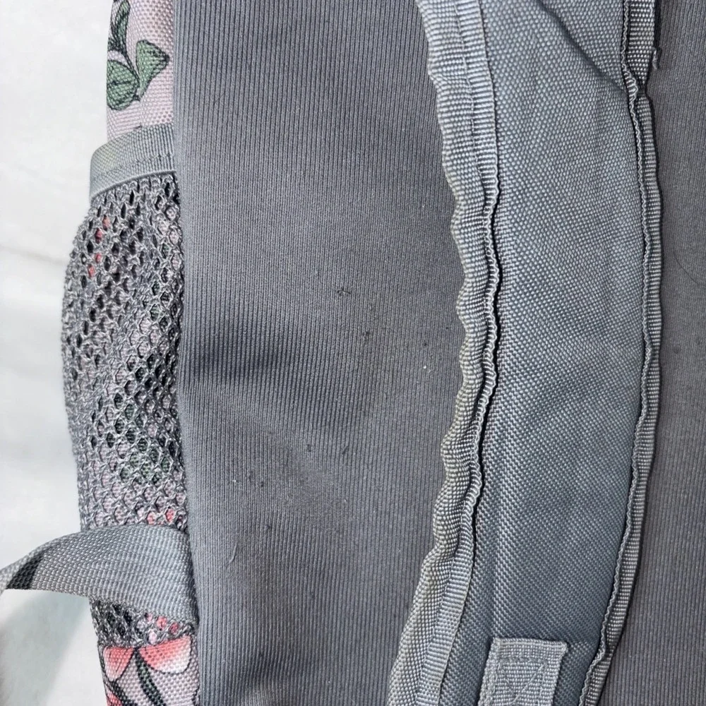 JanSport Supermax laptop backpack Gray Pink Floral Vintage-style everyday use‎